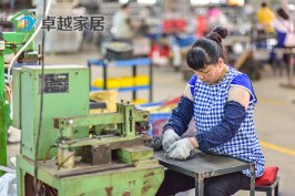 卓越家居五金成型车间2