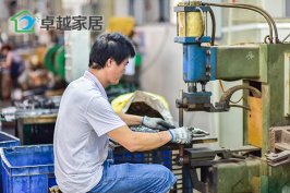 卓越家居五金成型车间3